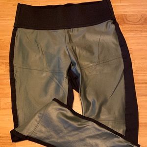 Koral green & black, two-sided leggings